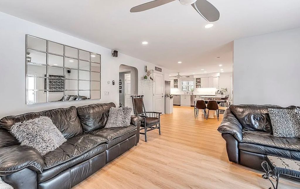 Dining room, Interior, Kitchen, Living room, Recessed Lighting, Wood Texture Flooring