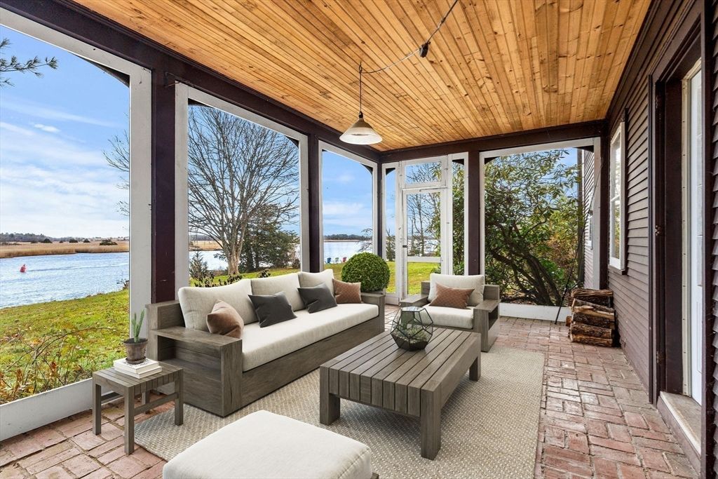 Interior, Living room, Pendant Lights, Sun Room, Water, Wooden Ceilings