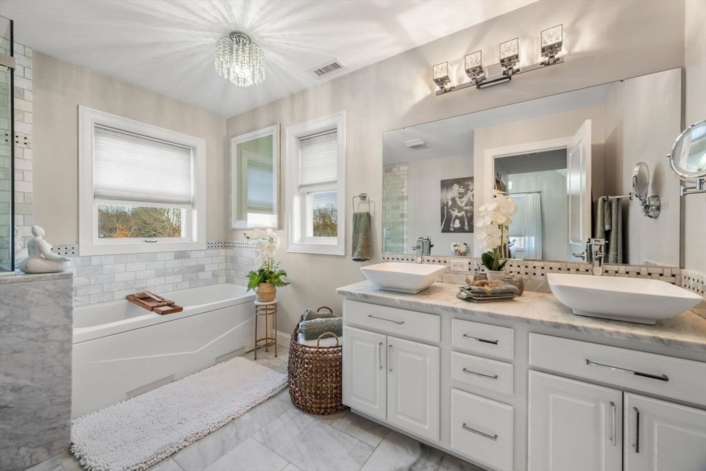 Bathroom, Dual Sink Vanities, Interior