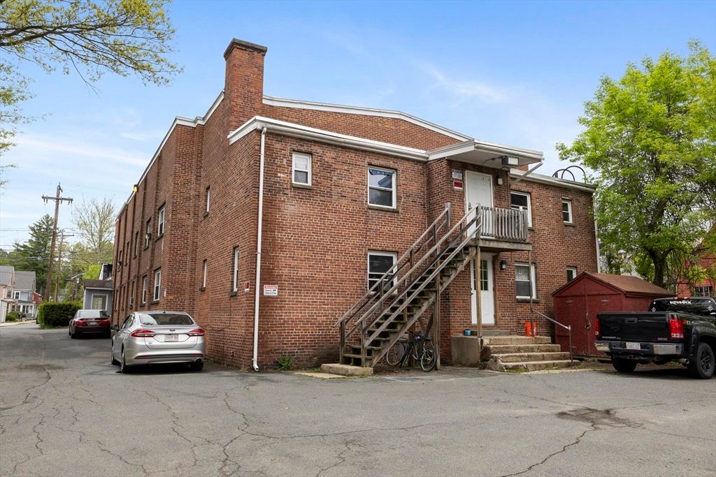 Exterior, Facade, Brick Facade, Rowhouse