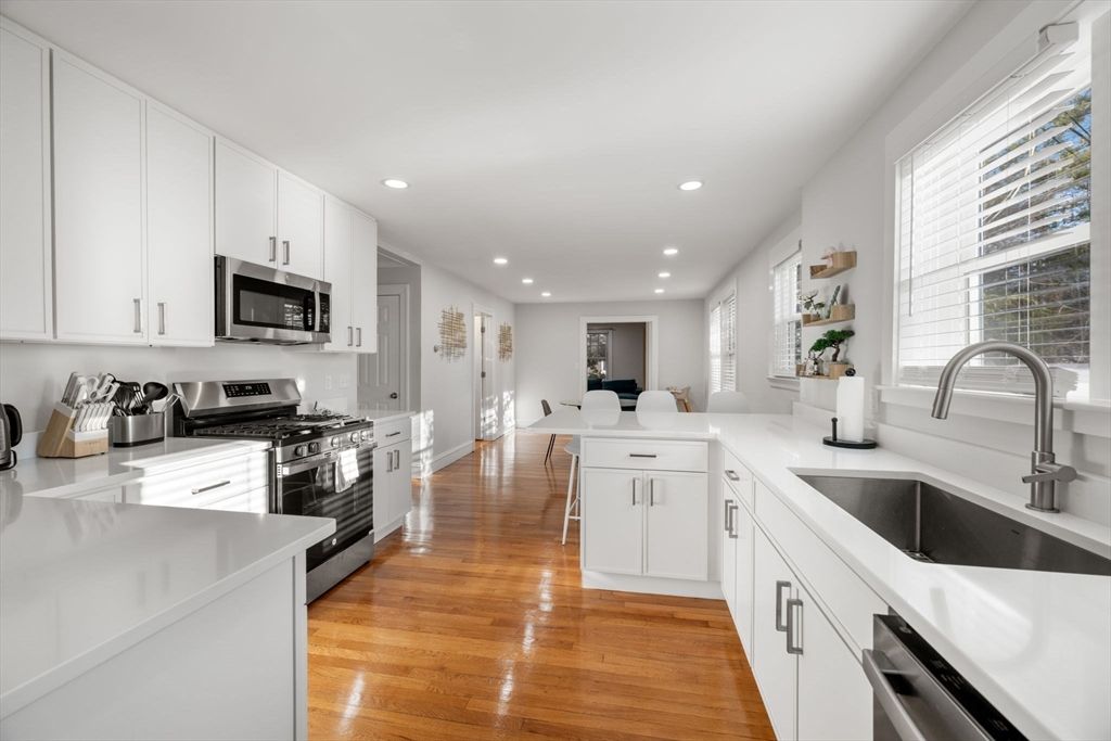 Dining room, Interior, Kitchen, Recessed Lighting, Stainless Steel Appliances, Wood Texture Flooring