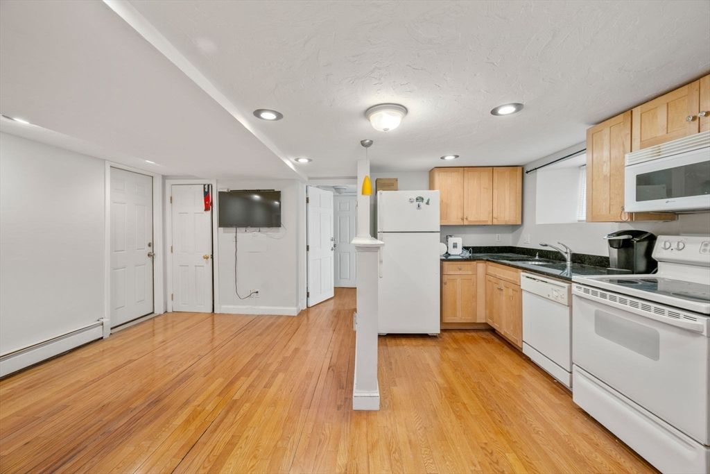 Interior, Kitchen, Recessed Lighting, Wood Texture Flooring
