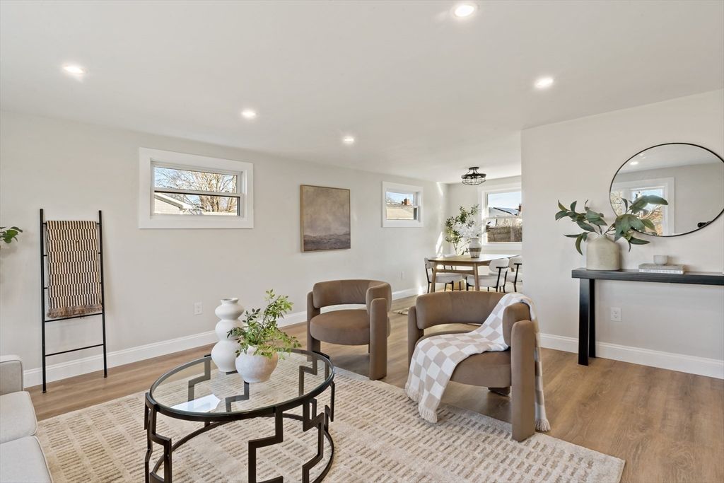 Dining room, Interior, Living room, Recessed Lighting, Wood Texture Flooring