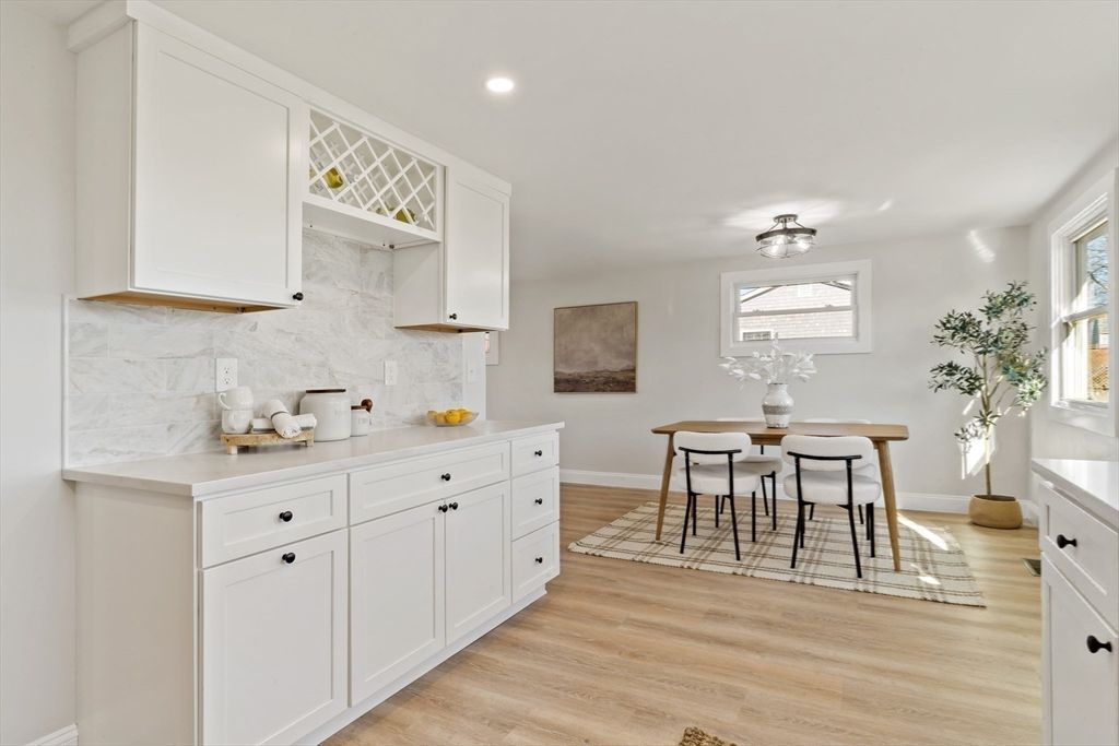 Dining room, Interior, Kitchen, Marble Walls, Recessed Lighting, Wood Texture Flooring