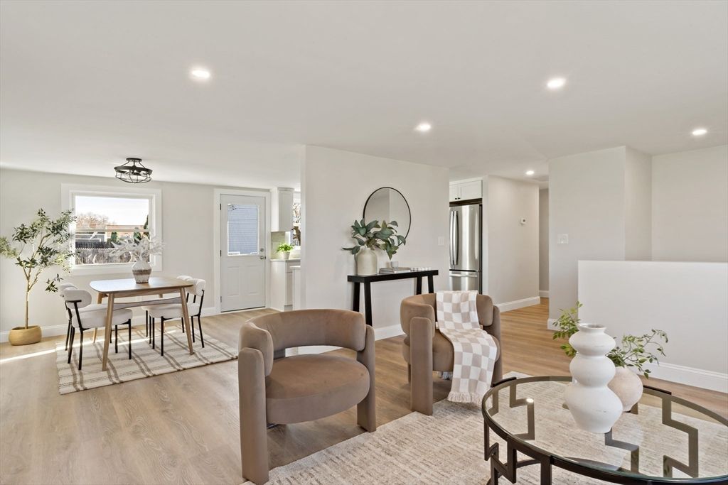 Dining room, Interior, Kitchen, Recessed Lighting, Stainless Steel Appliances, Wood Texture Flooring