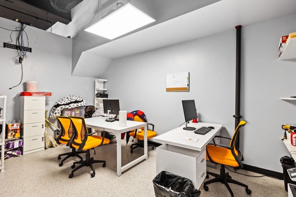 Home Office, Interior