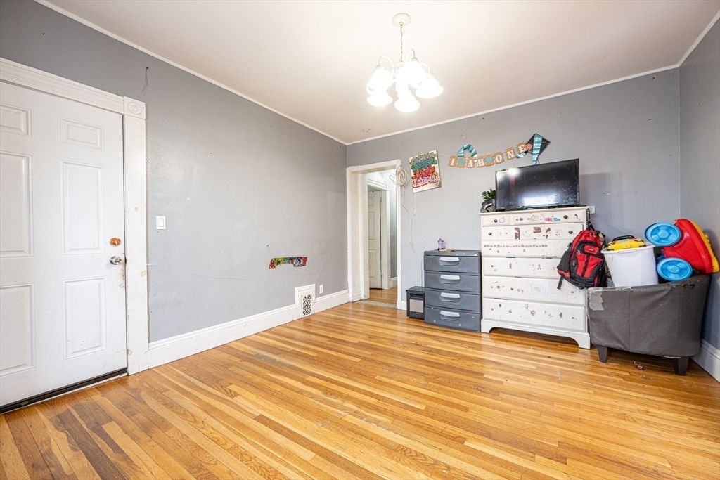 Interior, Pendant Lights, Wood Texture Flooring