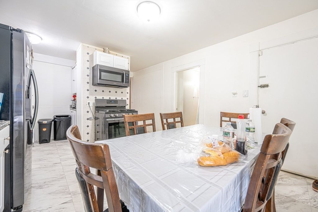 Dining room, Interior, Kitchen, Marble, Stainless Steel Appliances, Tile Countertops