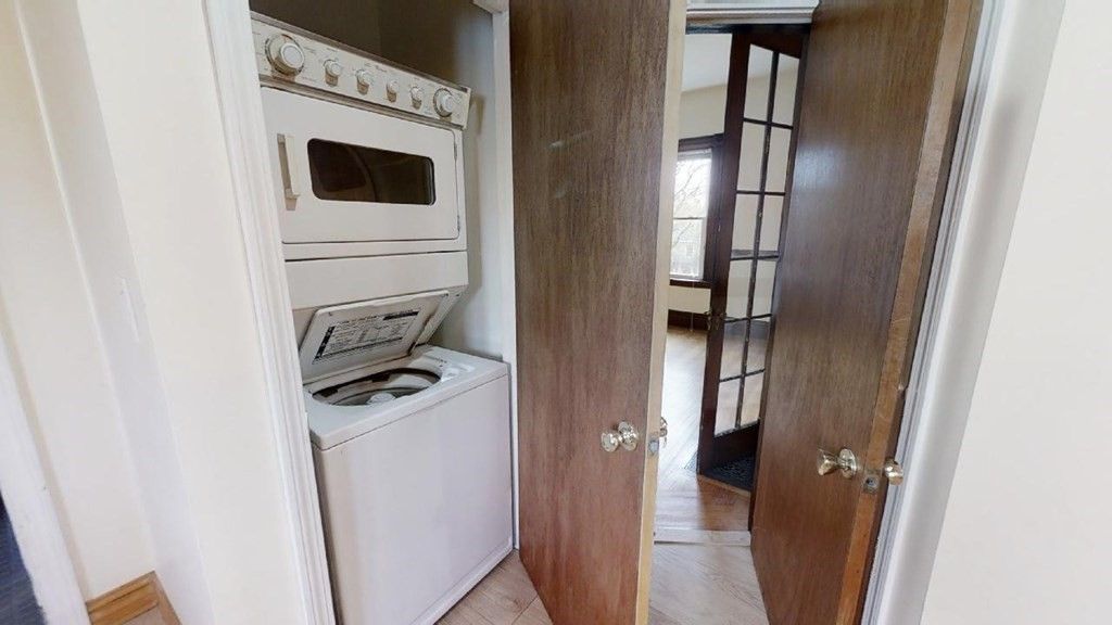 Interior, Utility Closets, Washer, Wood Texture Flooring