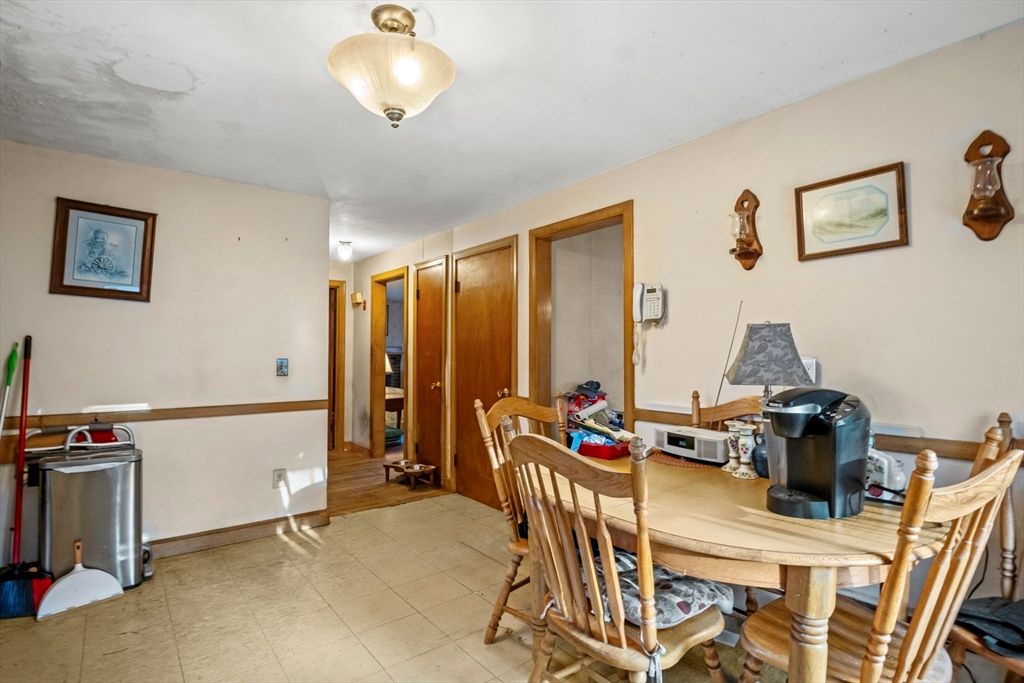 Dining room, Interior