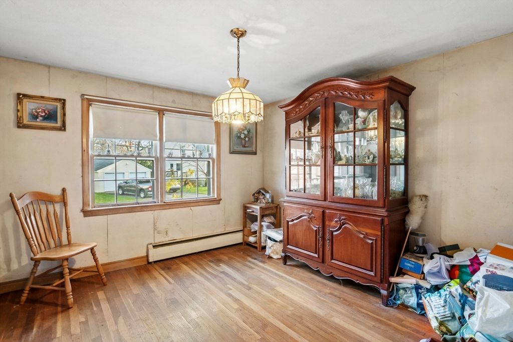 Interior, Pendant Lights, Wood Texture Flooring