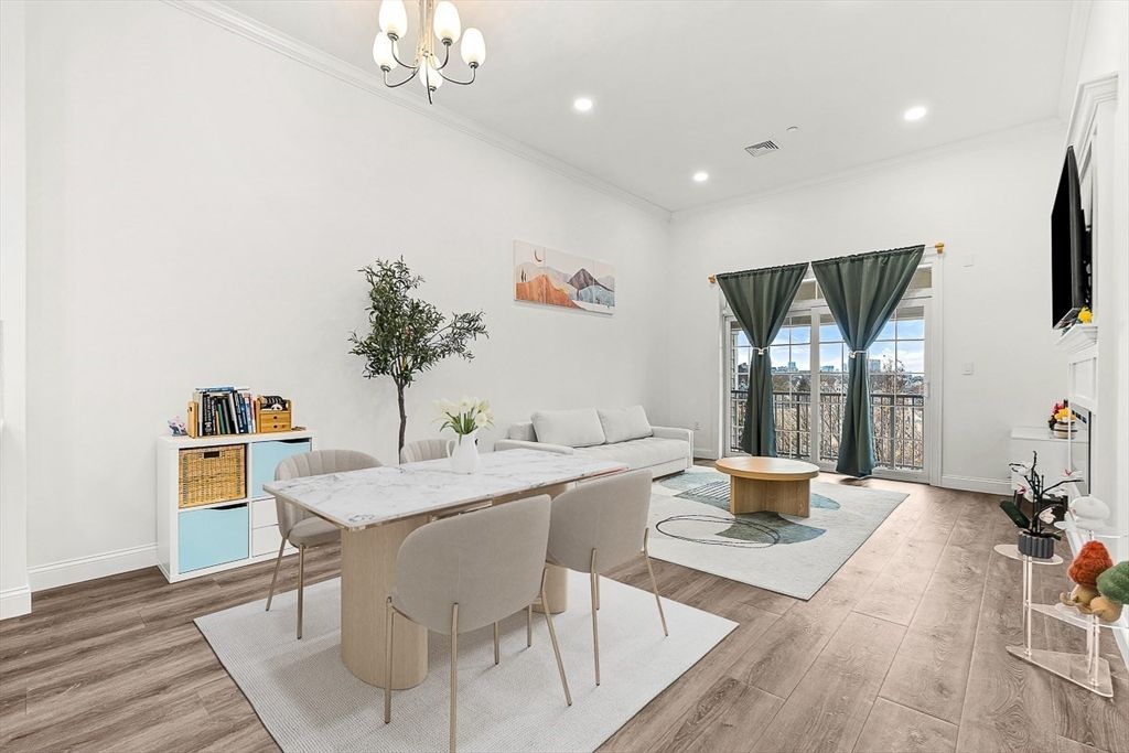 Chandelier, Dining room, Interior, Living room, Recessed Lighting, Wood Texture Flooring