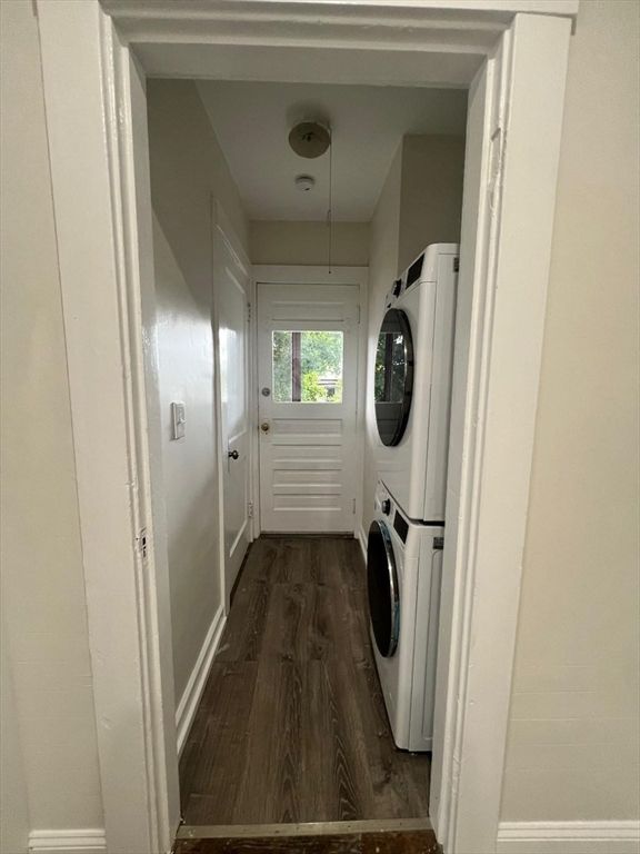 Interior, Utility Closets, Washer, Wood Texture Flooring