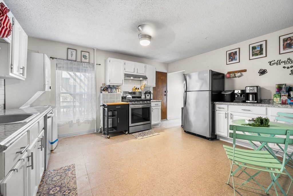 Dining room, Interior, Kitchen, Stainless Steel Appliances