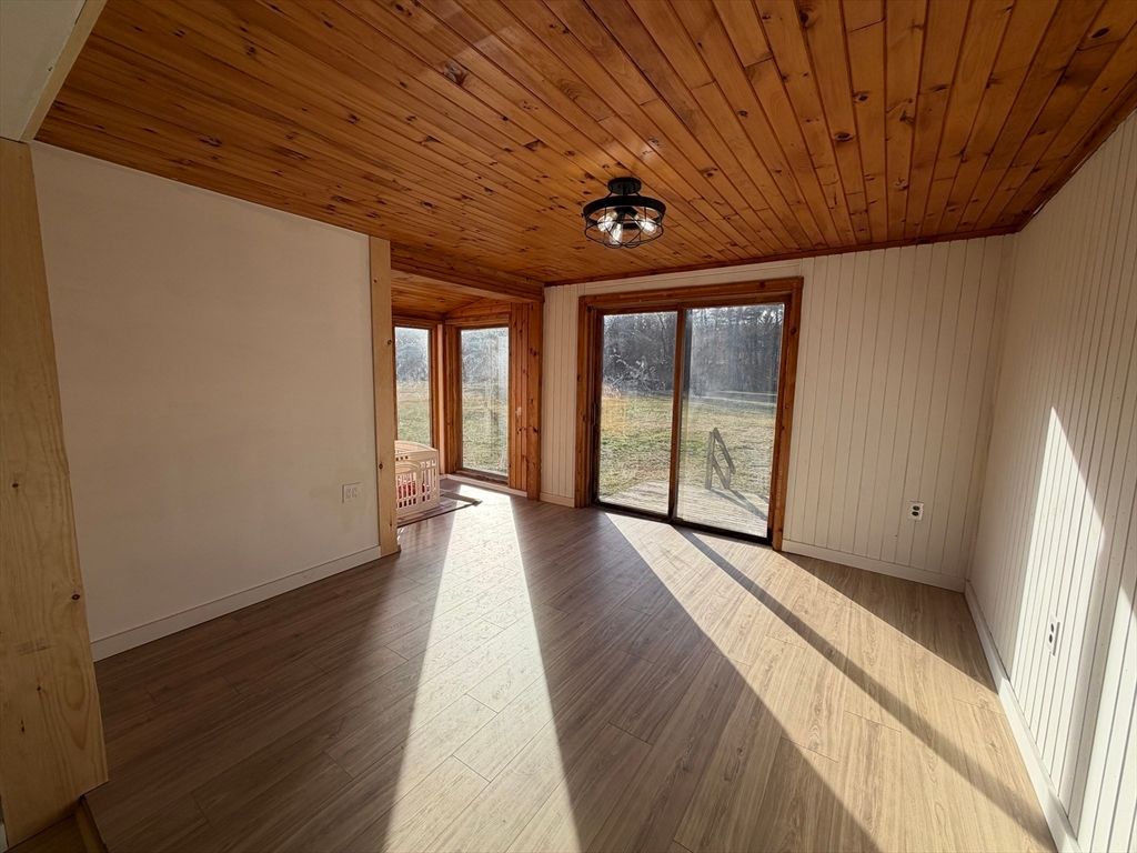 Empty room, Interior, Wooden Ceilings, Wood Texture Flooring, Wooden Walls