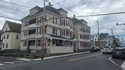 Exterior, Facade, Rowhouse