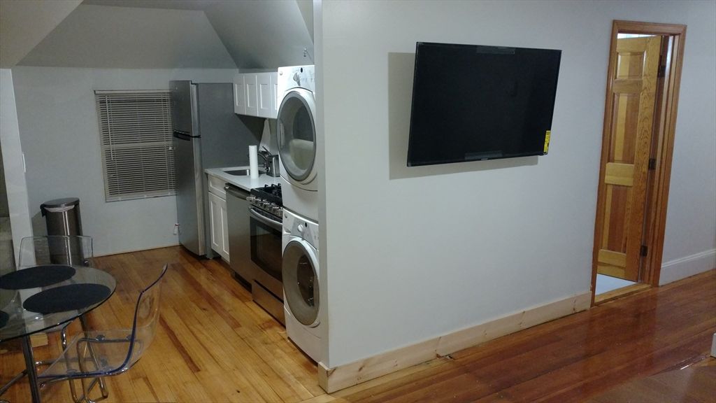 Interior, Kitchen, Utility Closets, Washer, Wood Texture Flooring