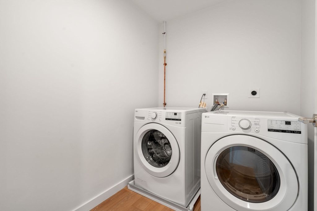 Interior, Washer, Wood Texture Flooring