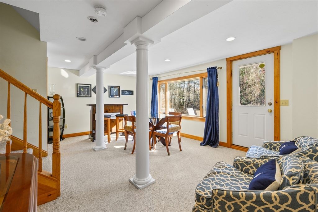 Dining room, Interior, Recessed Lighting