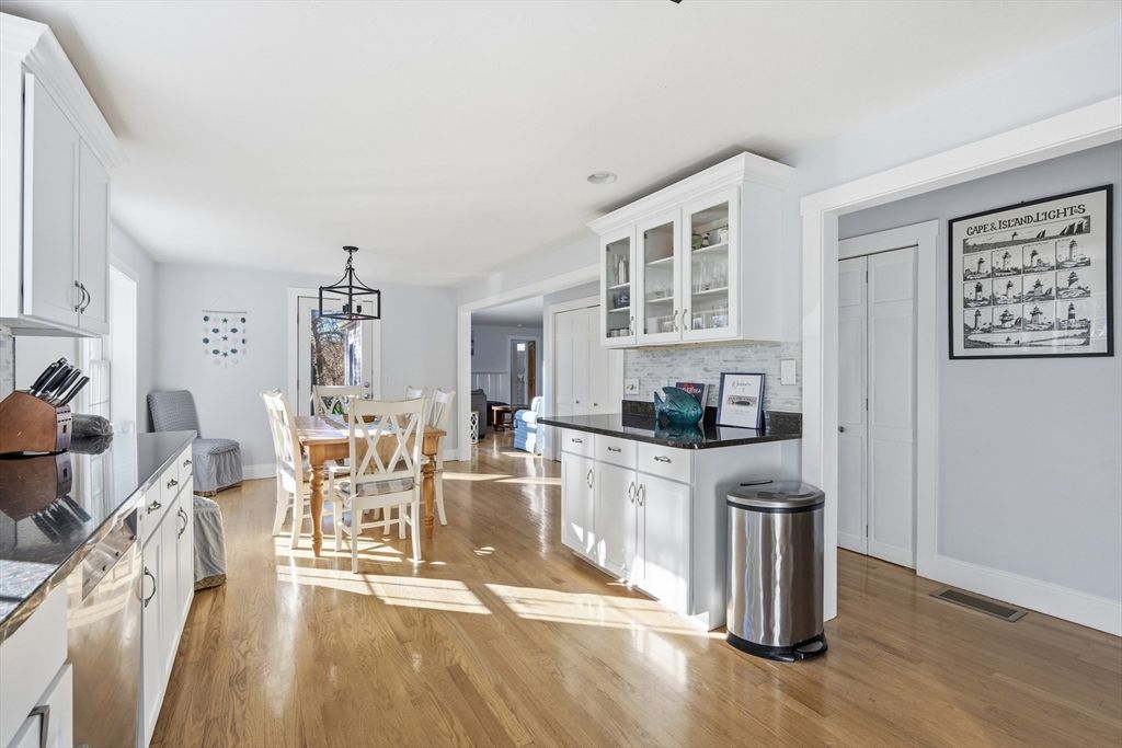 Dining room, Interior, Kitchen, Pendant Lights, Wood Texture Flooring