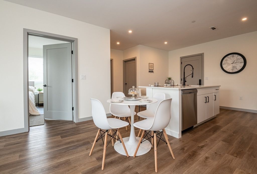 Dining room, Interior, Kitchen, Recessed Lighting, Wood Texture Flooring