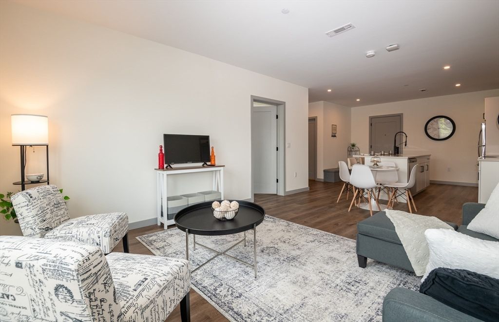 Dining room, Interior, Living room, Recessed Lighting, Wood Texture Flooring