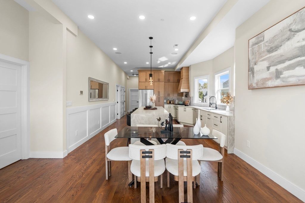 Dining room, Interior, Kitchen, Pendant Lights, Recessed Lighting, Wood Texture Flooring