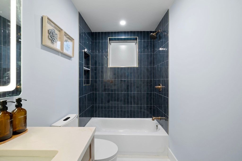 Bathroom, Interior, Recessed Lighting