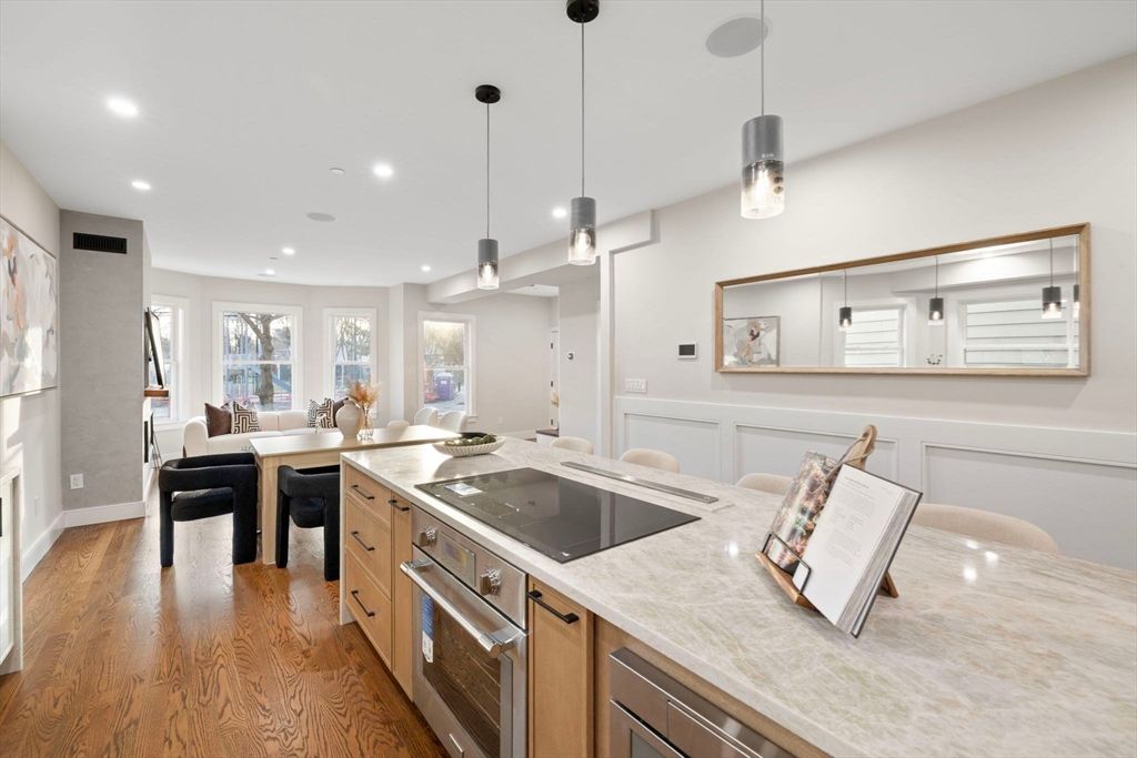 Dining room, Interior, Kitchen, Pendant Lights, Recessed Lighting, Wood Texture Flooring