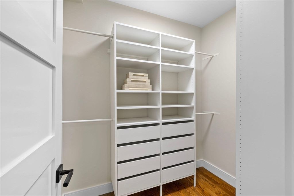 Interior, Walk-in Closets, Wood Texture Flooring