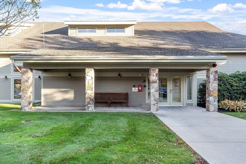 Attached, Exterior, Facade, Ranch