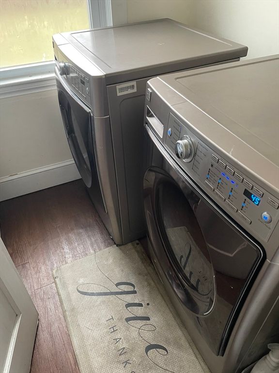 Interior, Washer, Wood Texture Flooring