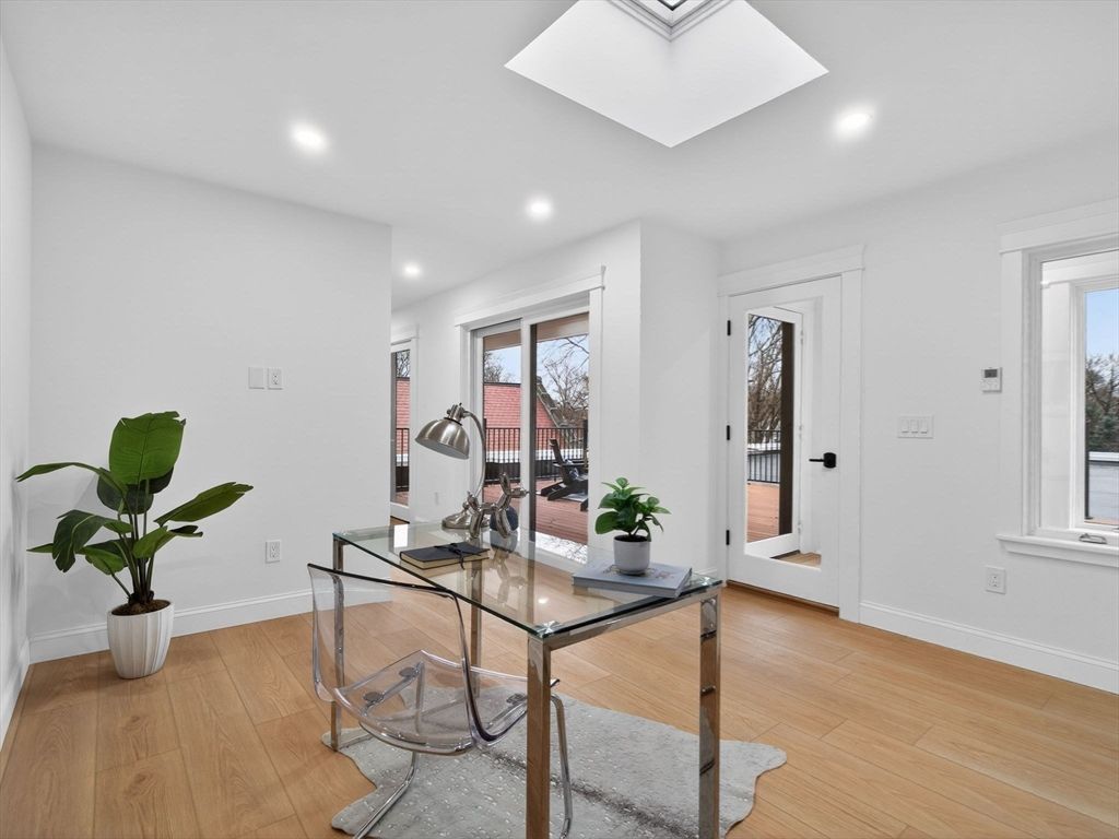 Home Office, Interior, Recessed Lighting, Wood Texture Flooring