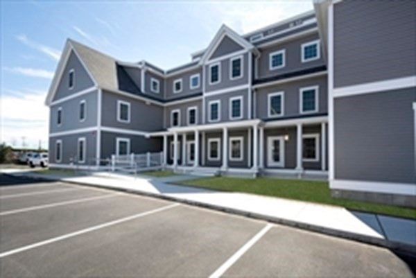 Exterior, Facade, Rowhouse