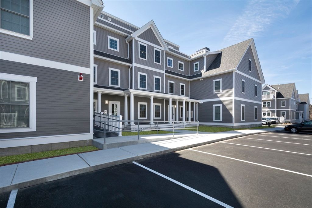 Exterior, Facade, Rowhouse