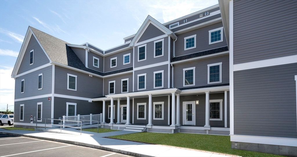 Exterior, Facade, Rowhouse