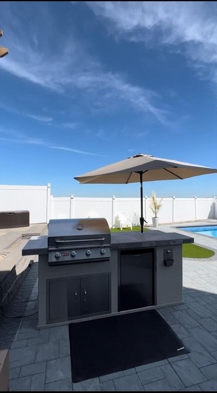 Exterior, Outdoor Kitchen, Pool