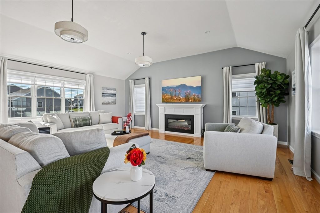 Fireplace, Interior, Living room, Pendant Lights, Recessed Lighting, Wood Texture Flooring