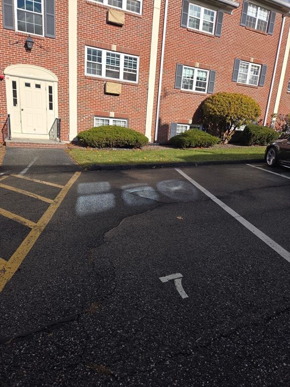 Exterior, Facade, Brick Facade, Rowhouse