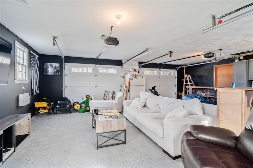 Garage, Interior, Living room
