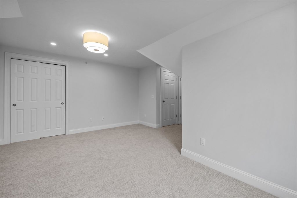 Empty room, Interior, Recessed Lighting