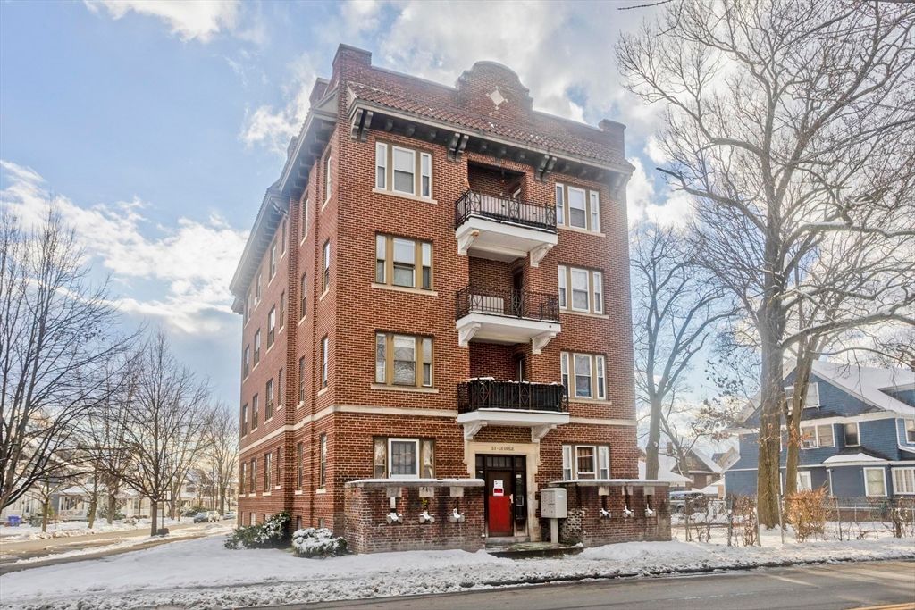 Exterior, Facade, Brick Facade, Rowhouse