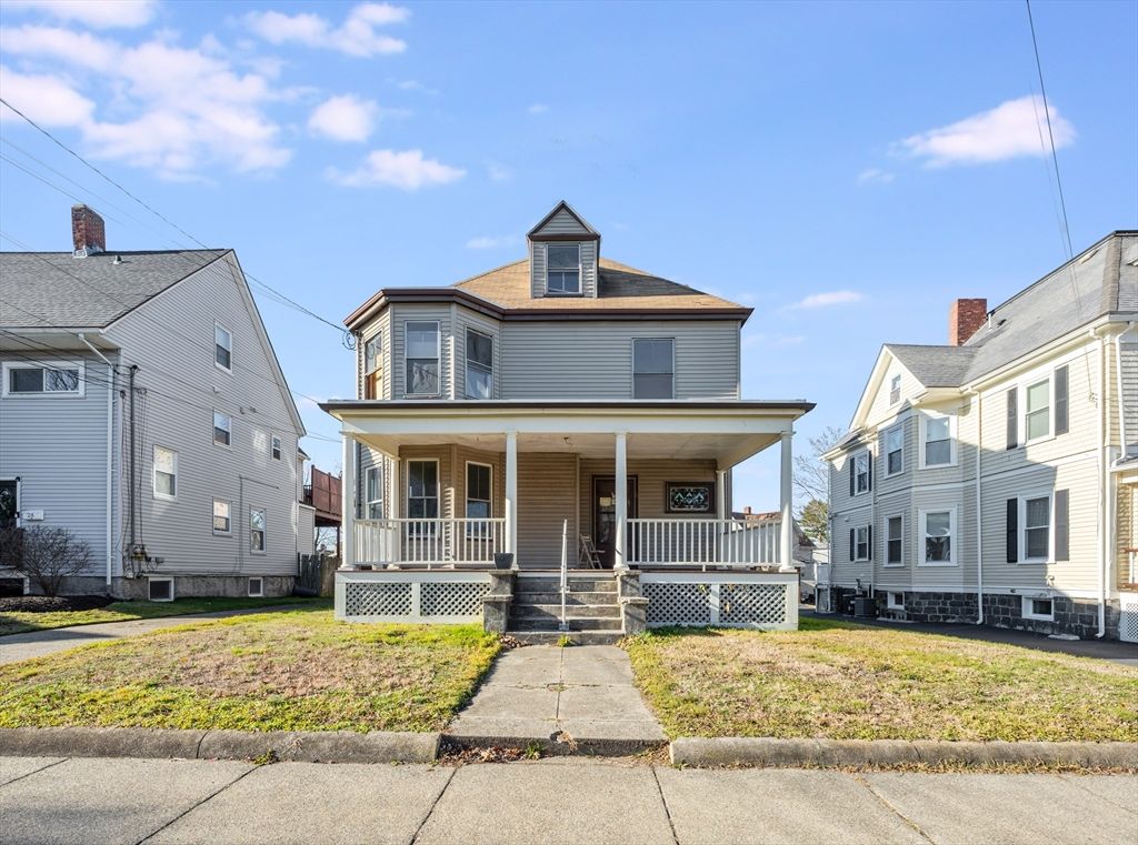 Exterior, Facade, American Foursquare