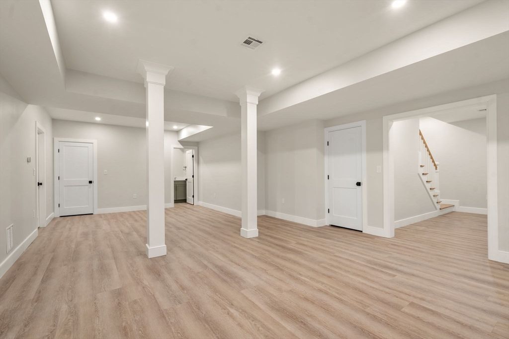 Empty room, Interior, Recessed Lighting, Wood Texture Flooring