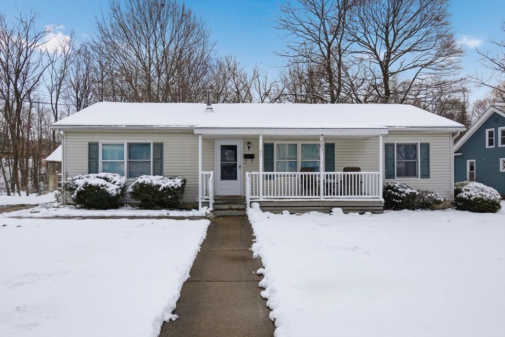 Exterior, Facade, Cape Cod