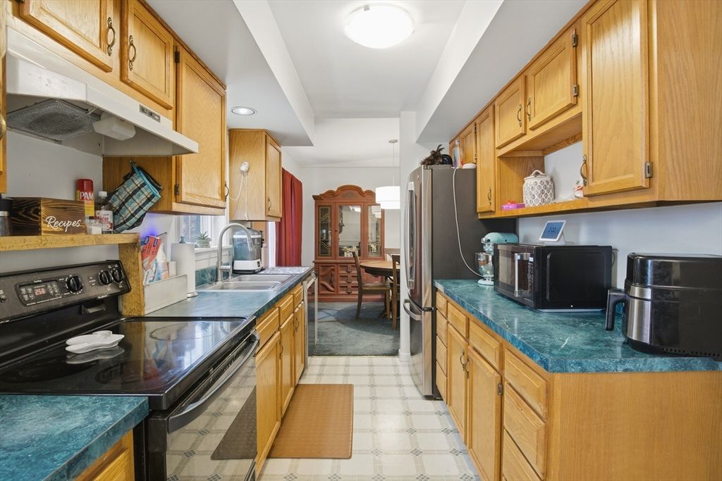 Dining room, Interior, Kitchen, Recessed Lighting, Tile Countertops