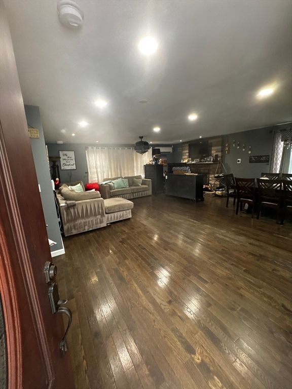 Dining room, Interior, Living room, Recessed Lighting, Wood Texture Flooring