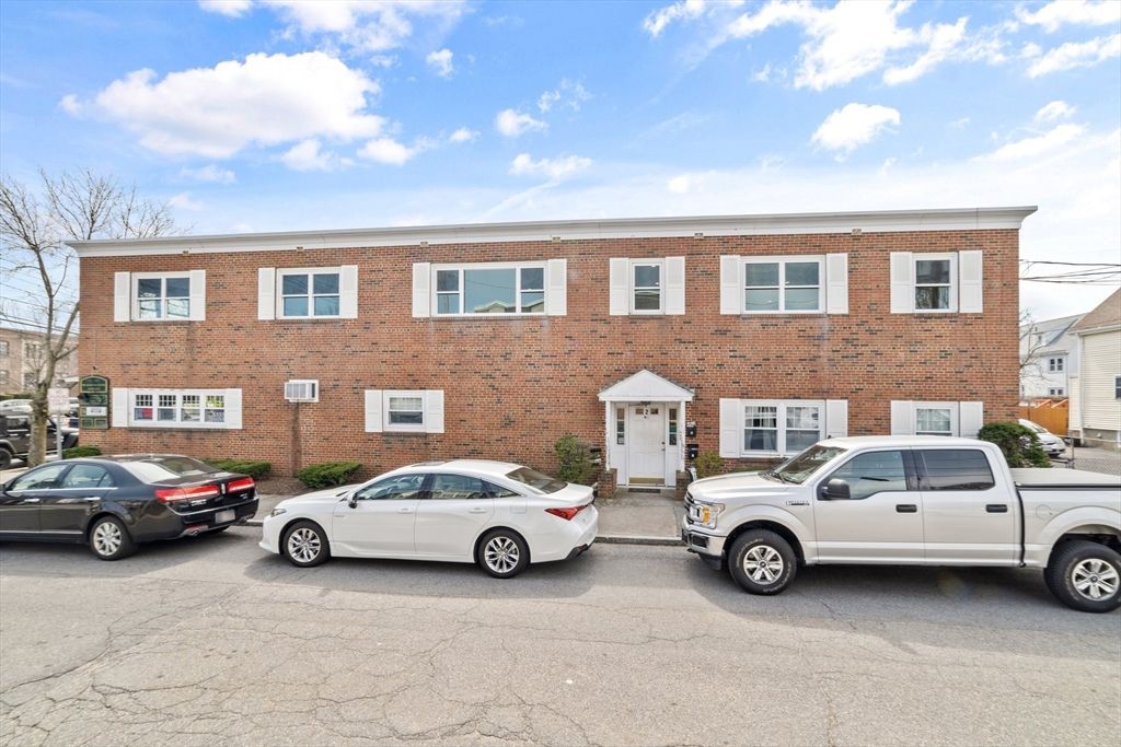 Exterior, Facade, Brick Facade, Georgian