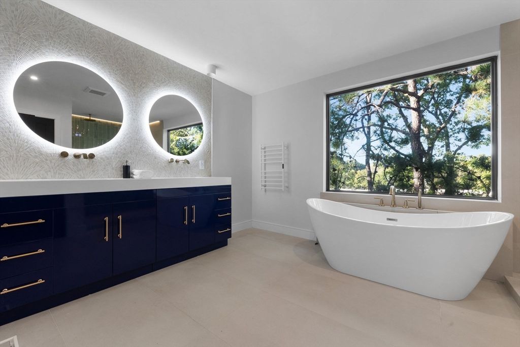 Bathroom, Dual Sink Vanities, Free Standing Baths, Interior, Recessed Lighting