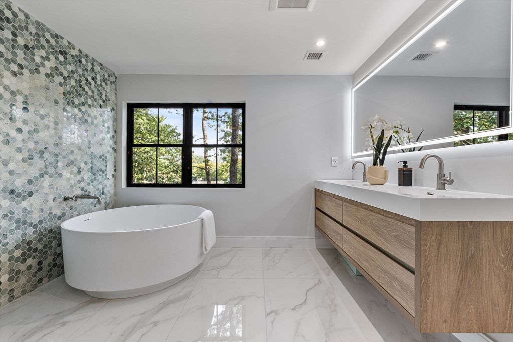 Bathroom, Dual Sink Vanities, Free Standing Baths, Interior, Marble, Recessed Lighting